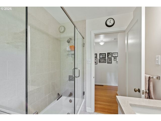 8175 Sw FAIRWAY Dr, Portland, OR 97225