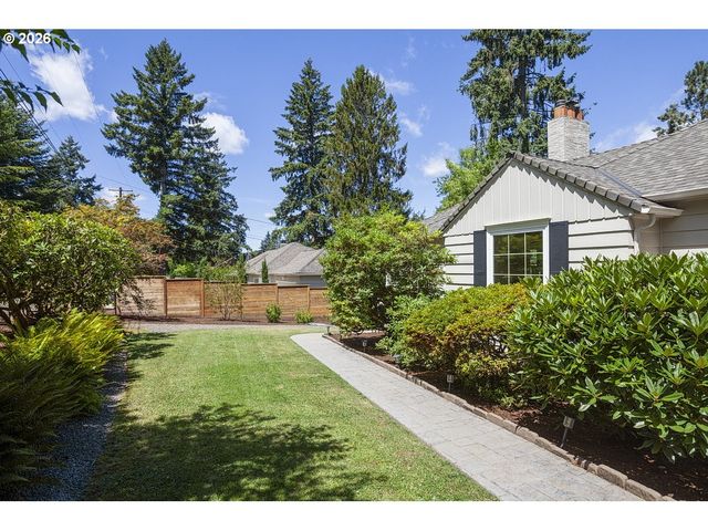 8175 Sw FAIRWAY Dr, Portland, OR 97225
