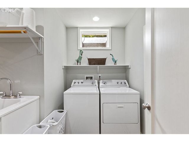 8175 Sw FAIRWAY Dr, Portland, OR 97225