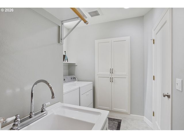 8175 Sw FAIRWAY Dr, Portland, OR 97225