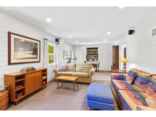 8175 Sw FAIRWAY Dr, Portland, OR 97225