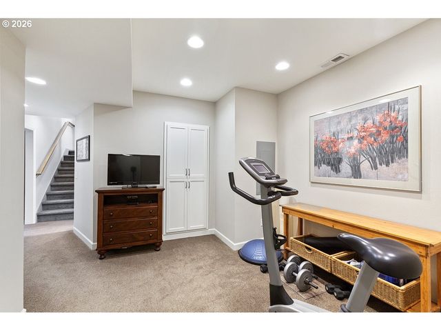 8175 Sw FAIRWAY Dr, Portland, OR 97225