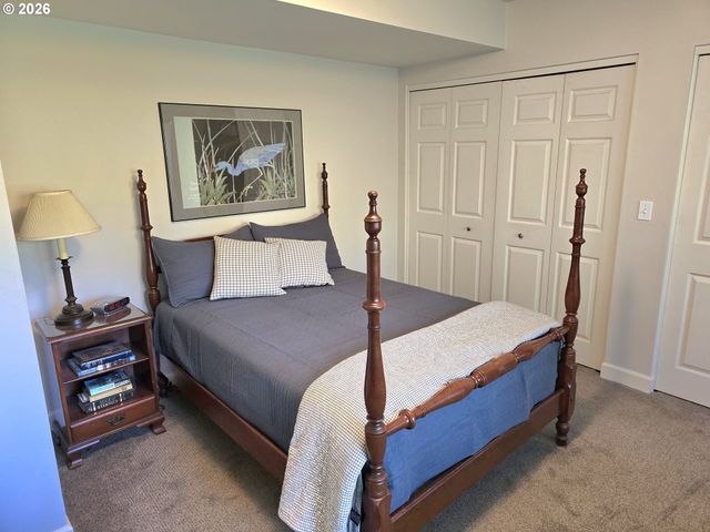 8175 Sw FAIRWAY Dr, Portland, OR 97225