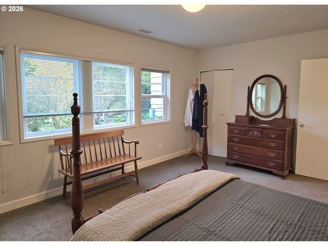 8175 Sw FAIRWAY Dr, Portland, OR 97225