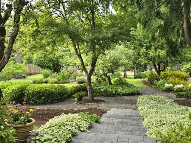 8175 Sw FAIRWAY Dr, Portland, OR 97225