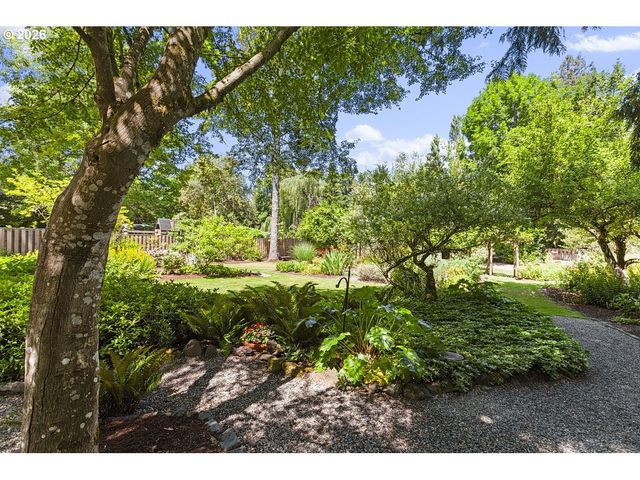 8175 Sw FAIRWAY Dr, Portland, OR 97225