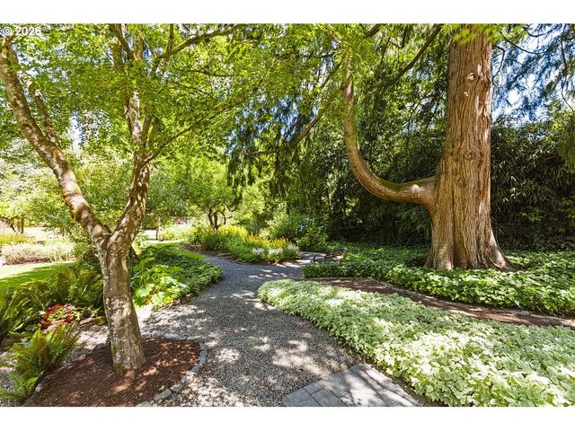 8175 Sw FAIRWAY Dr, Portland, OR 97225