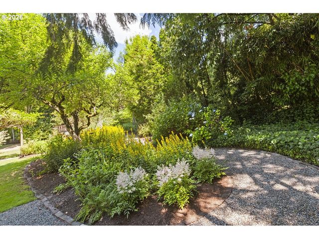 8175 Sw FAIRWAY Dr, Portland, OR 97225