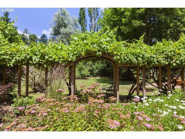 8175 Sw FAIRWAY Dr, Portland, OR 97225