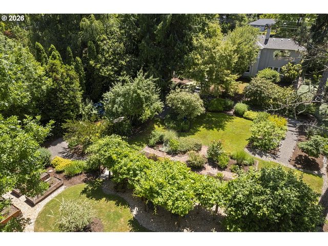 8175 Sw FAIRWAY Dr, Portland, OR 97225