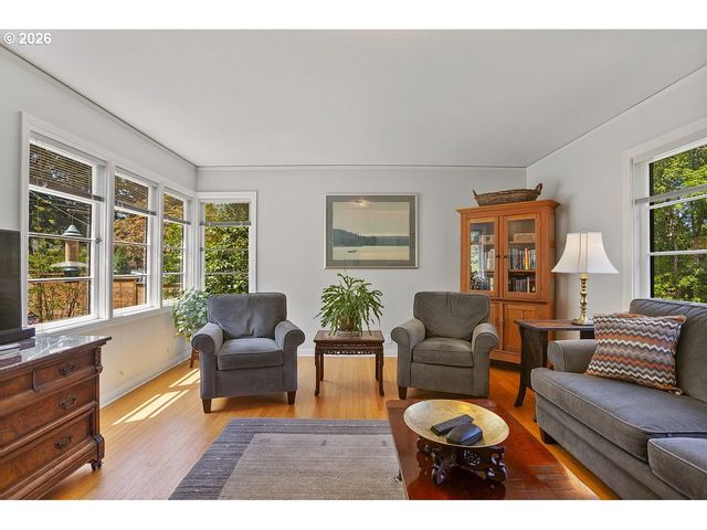 8175 Sw FAIRWAY Dr, Portland, OR 97225