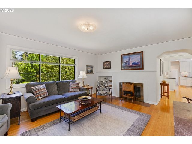 8175 Sw FAIRWAY Dr, Portland, OR 97225