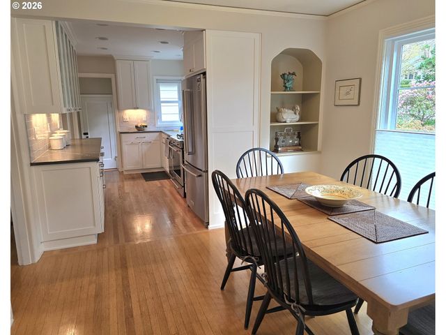 8175 Sw FAIRWAY Dr, Portland, OR 97225