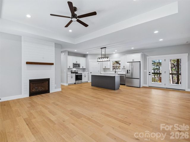 177 Shadow Run Road, Hendersonville, NC 28792