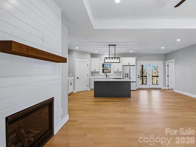 177 Shadow Run Road, Hendersonville, NC 28792