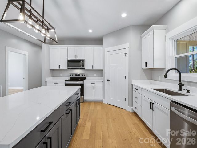 177 Shadow Run Road, Hendersonville, NC 28792