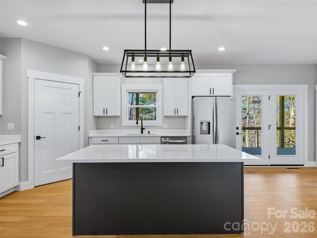 177 Shadow Run Road, Hendersonville, NC 28792