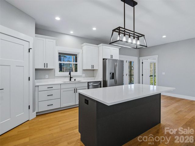 177 Shadow Run Road, Hendersonville, NC 28792