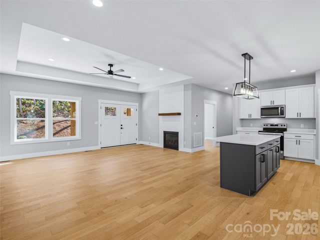 177 Shadow Run Road, Hendersonville, NC 28792