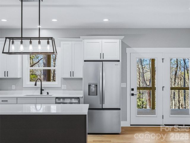 177 Shadow Run Road, Hendersonville, NC 28792