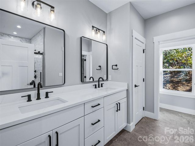 177 Shadow Run Road, Hendersonville, NC 28792