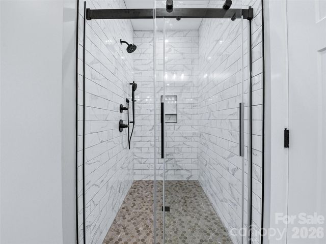 177 Shadow Run Road, Hendersonville, NC 28792