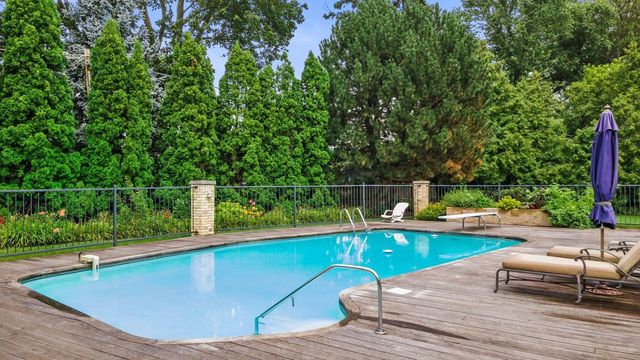 440 Cross Creek ROAD, Racine, WI 53402