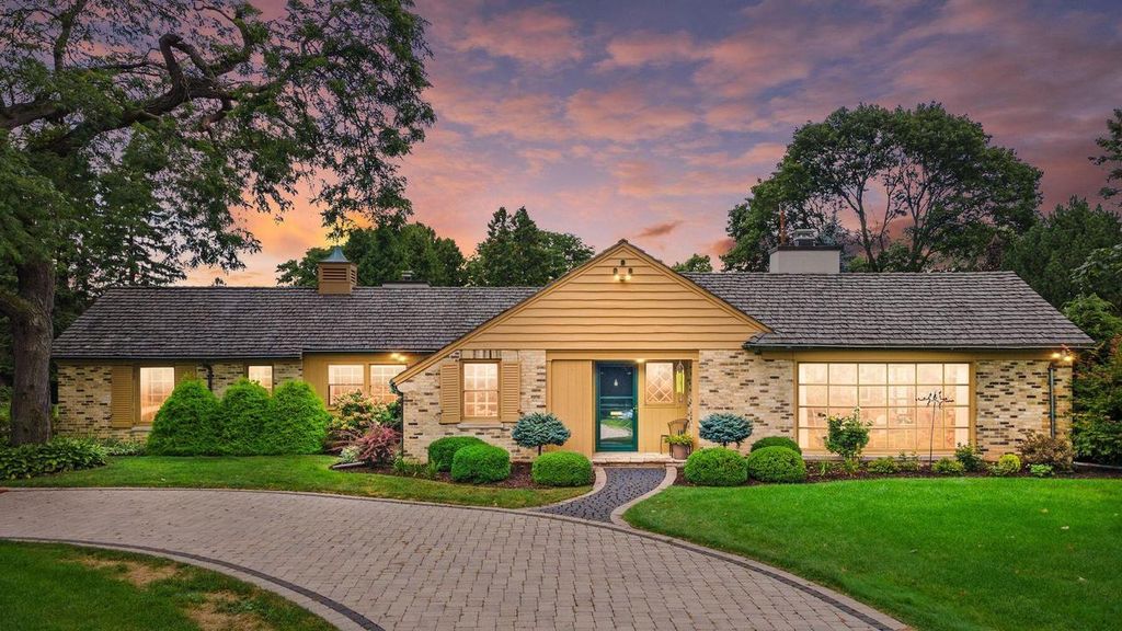 440 Cross Creek ROAD, Racine, WI 53402