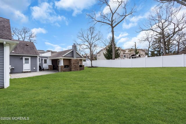 2 Cranmoor Drive, Toms River, NJ 08753