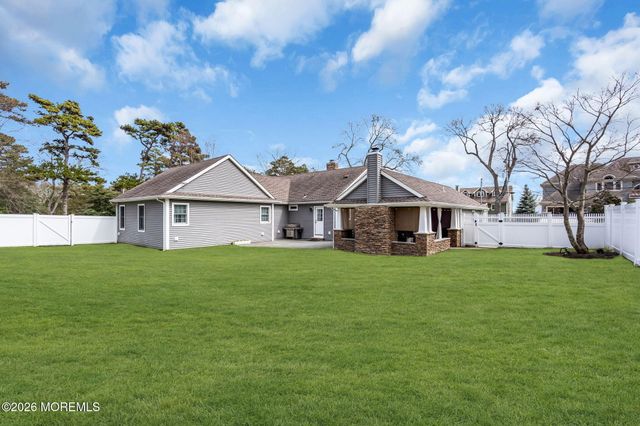 2 Cranmoor Drive, Toms River, NJ 08753