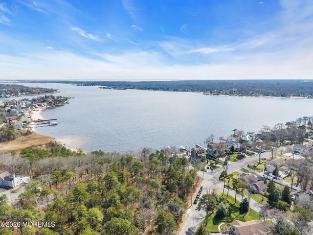 2 Cranmoor Drive, Toms River, NJ 08753