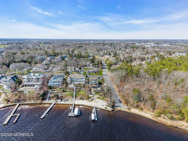 2 Cranmoor Drive, Toms River, NJ 08753