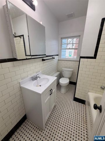 131 W Ramapo Avenue, Mahwah, NJ 07430