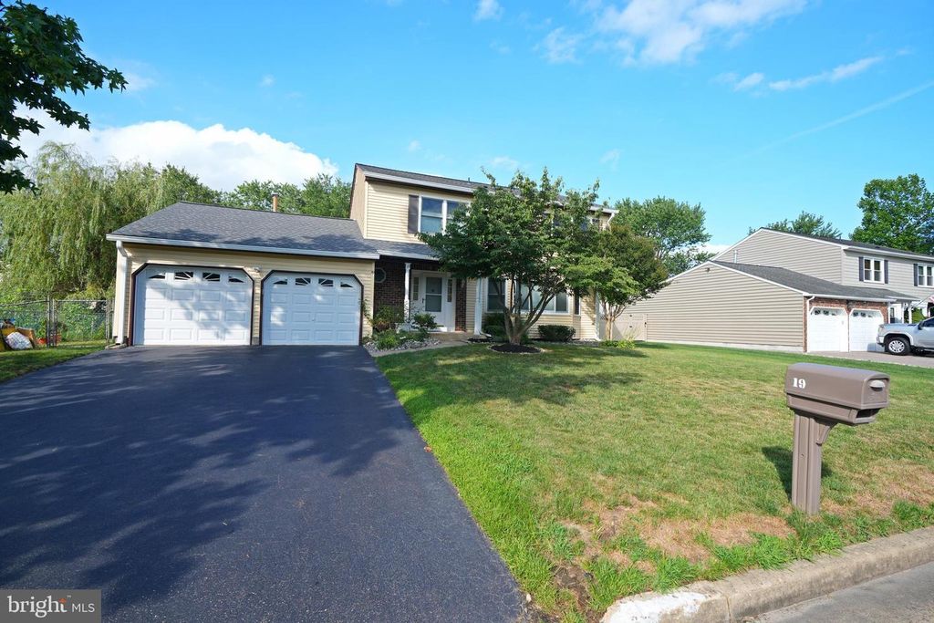 19 WETHERHILL WAY, Dayton, NJ 08810