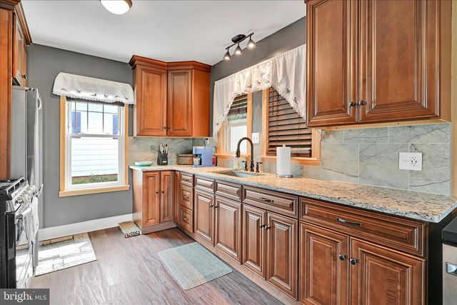 464 W MARKET ST, Hellam, PA 17406