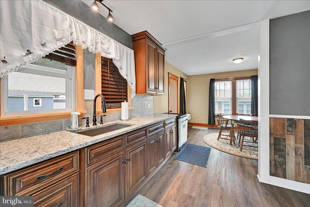 464 W MARKET ST, Hellam, PA 17406