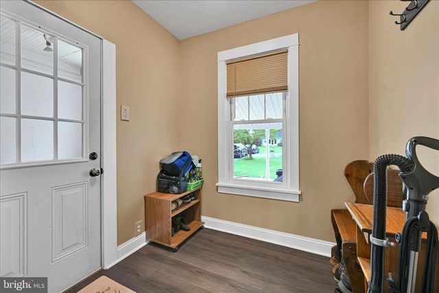 464 W MARKET ST, Hellam, PA 17406