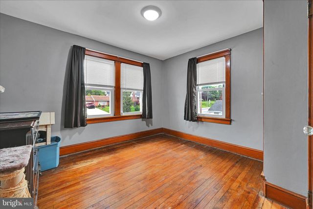 464 W MARKET ST, Hellam, PA 17406
