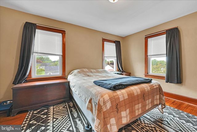 464 W MARKET ST, Hellam, PA 17406