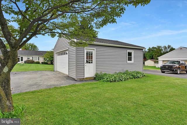 464 W MARKET ST, Hellam, PA 17406