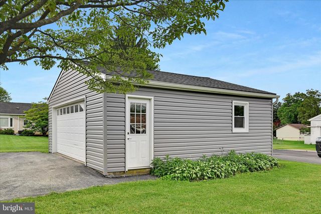 464 W MARKET ST, Hellam, PA 17406