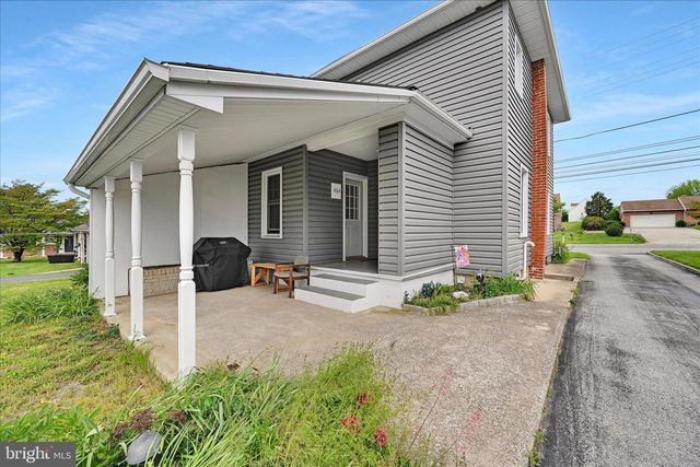 464 W MARKET ST, Hellam, PA 17406