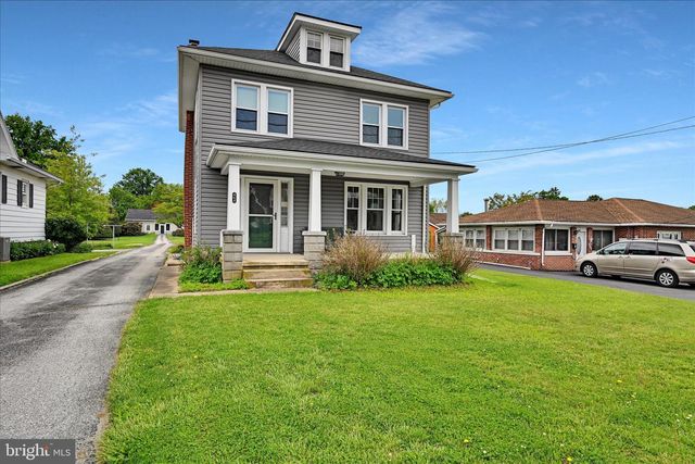464 W MARKET ST, Hellam, PA 17406
