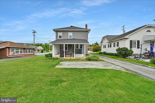 464 W MARKET ST, Hellam, PA 17406