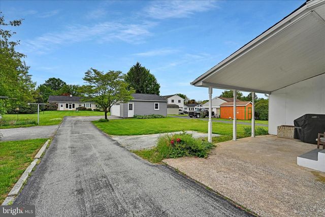 464 W MARKET ST, Hellam, PA 17406
