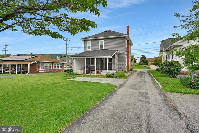 464 W MARKET ST, Hellam, PA 17406