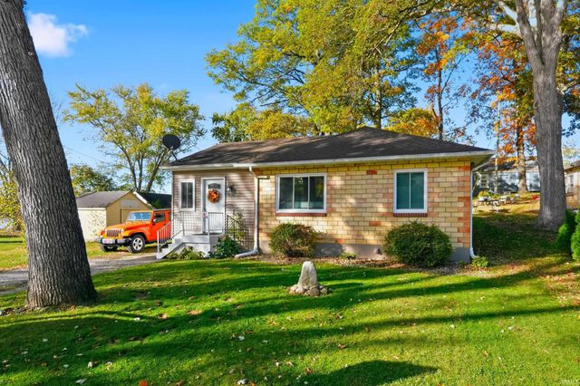 273 EMS R4 Lane, Pierceton, IN 46562