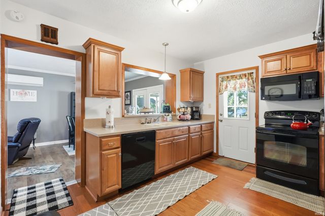 273 EMS R4 Lane, Pierceton, IN 46562