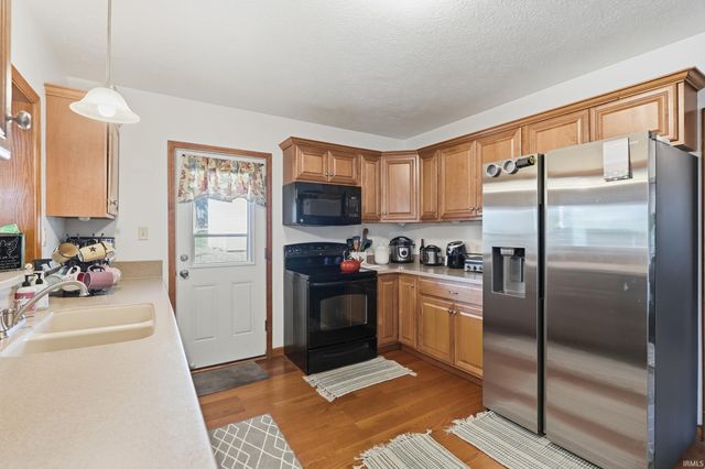 273 EMS R4 Lane, Pierceton, IN 46562