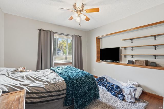 273 EMS R4 Lane, Pierceton, IN 46562